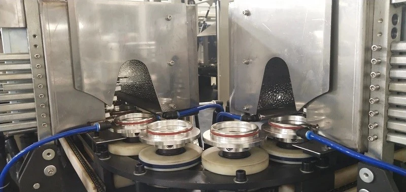 Two-CavitiesPet-Bottle-Blow-Moulding-Machine Two-CavitiesPet-Bottle-Blow-Moulding-Machine