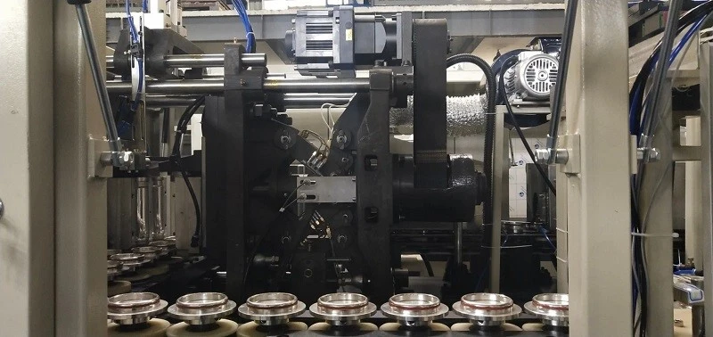 Blow-Moulding-Machine